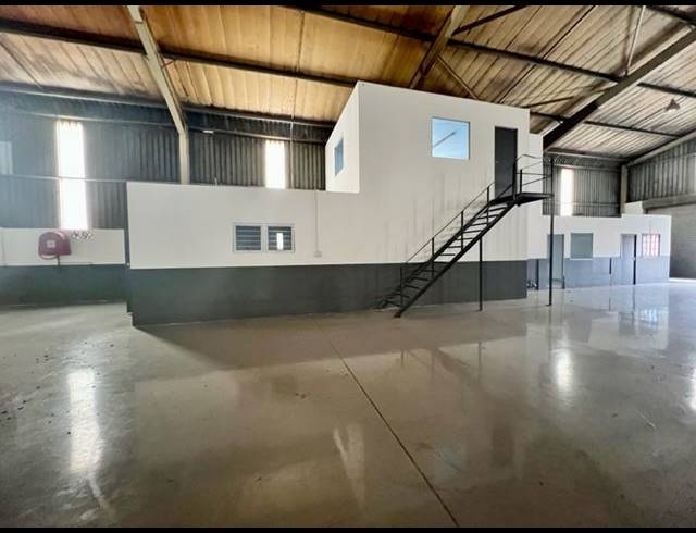1,530M² WAREHOUSE FOR SALE IN WATERFALL